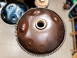 Hand Pan Shamanic F#2 Nordlys 23" (58 см) из нержавеющей стали в кейсе - Hand Pan Shamanic F#2 Nordlys 23" (58 см) из нержавеющей стали в кейсе