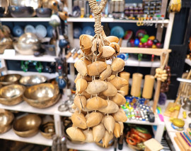 Nut Shaker CHA CHA - шейкер из косточкового дерева, размер L - Nut Shaker CHA CHA - шейкер из косточкового дерева, размер L